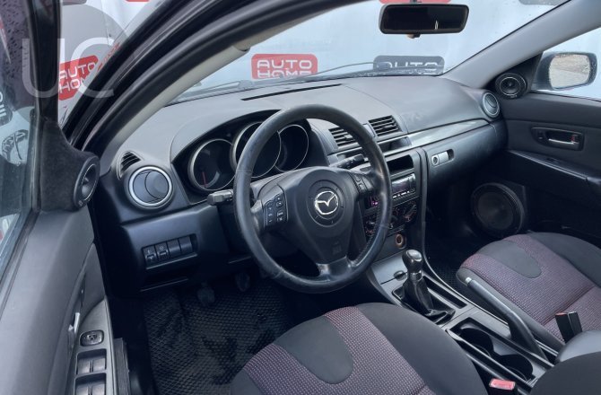 подержанный авто Mazda 3 2004 года