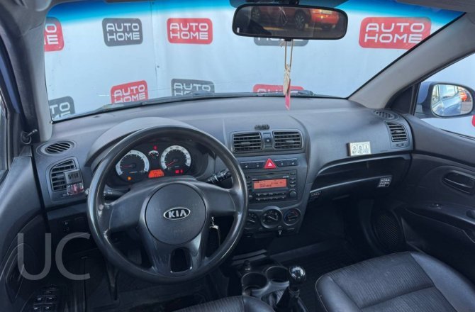 подержанный авто Kia Picanto 2010 года