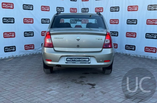 купить б/у автомобиль Renault Logan 2011 года