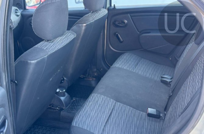 купить б/у автомобиль Renault Logan 2011 года
