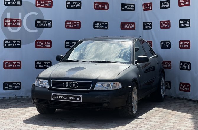 подержанный авто Audi A4 2000 года
