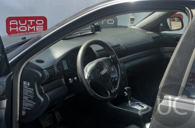 подержанный авто Audi A4 2000 года