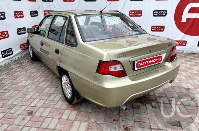 подержанный авто Daewoo Nexia 2008 года