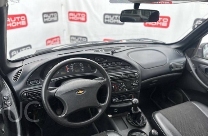 подержанный авто Chevrolet Niva 2007 года