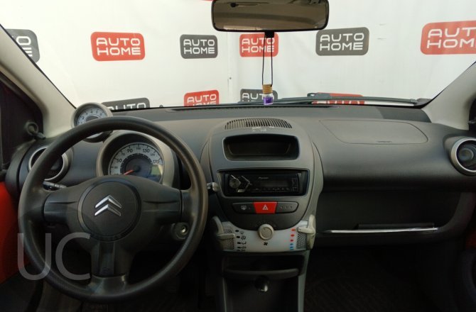 подержанный авто Citroen C1 2010 года