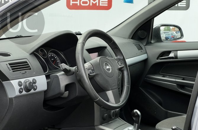 подержанный авто Opel Astra 2006 года