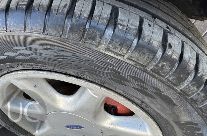 подержанный авто Ford Focus 2004 года