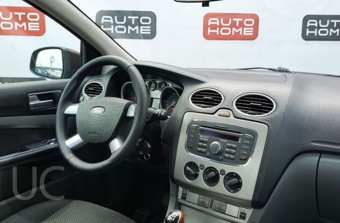 подержанный авто Ford Focus 2010 года
