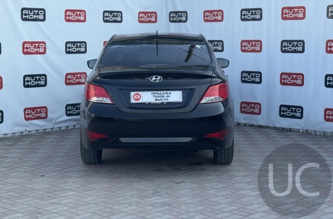 купить б/у автомобиль Hyundai Solaris 2013 года