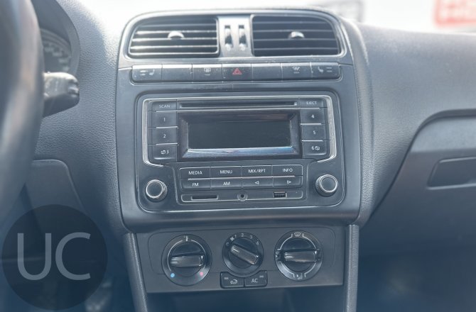 подержанный авто Volkswagen Polo 2013 года