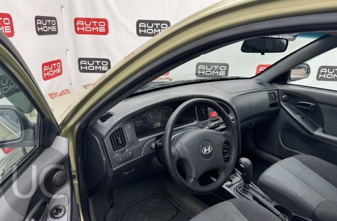 подержанный авто Hyundai Elantra 2004 года