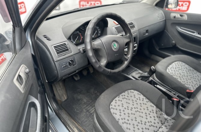 подержанный авто Skoda Fabia 2004 года