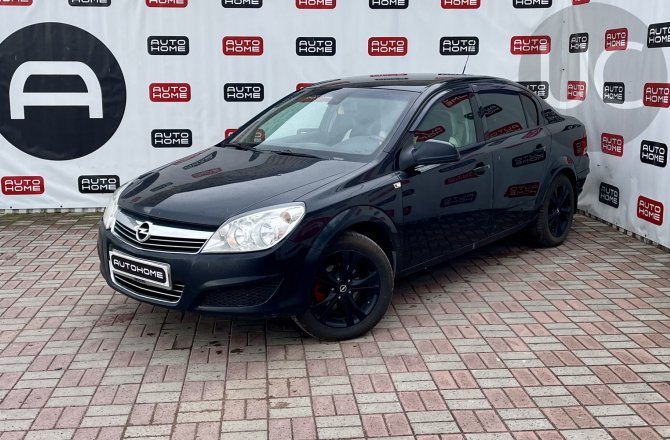 подержанный авто Opel Astra 2011 года
