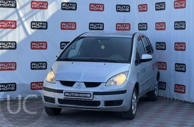 подержанный авто Mitsubishi Colt 2004 года