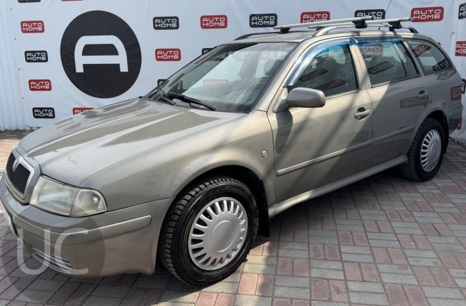 подержанный авто Skoda Octavia 2009 года