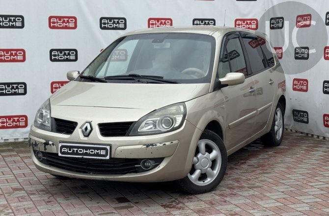 подержанный авто Renault Scenic 2009 года