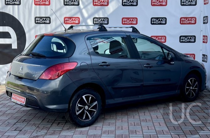 подержанный авто Peugeot 308 2012 года