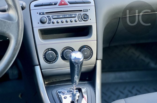 подержанный авто Peugeot 308 2012 года