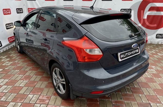 подержанный авто Ford Focus 2011 года