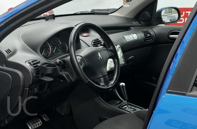 подержанный авто Peugeot 206 2007 года