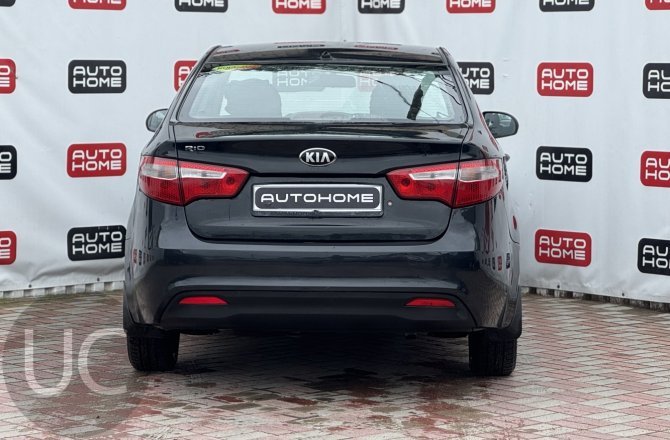 купить б/у автомобиль Kia Rio 2013 года