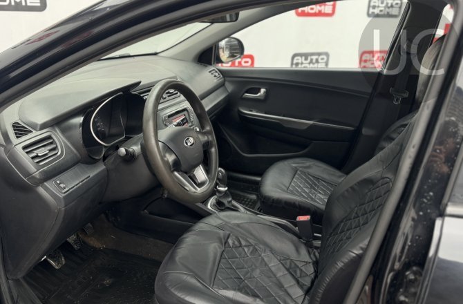 подержанный авто Kia Rio 2013 года