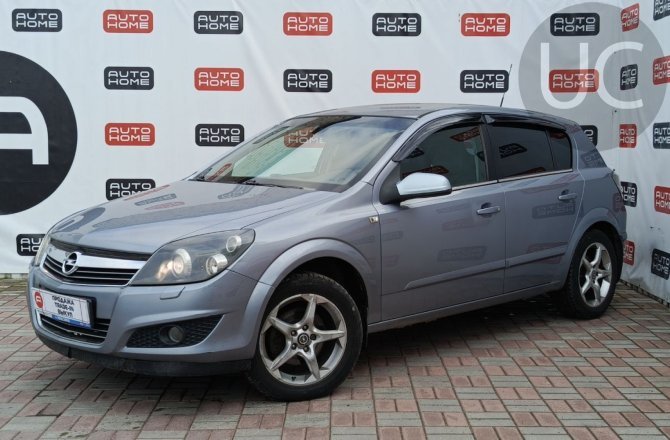 подержанный авто Opel Astra 2010 года