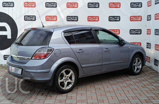 купить Opel Astra с пробегом, 2010 года