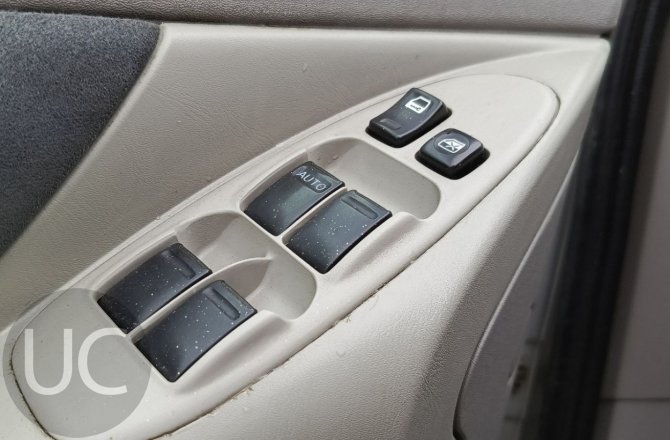подержанный авто Nissan Almera Tino 2002 года