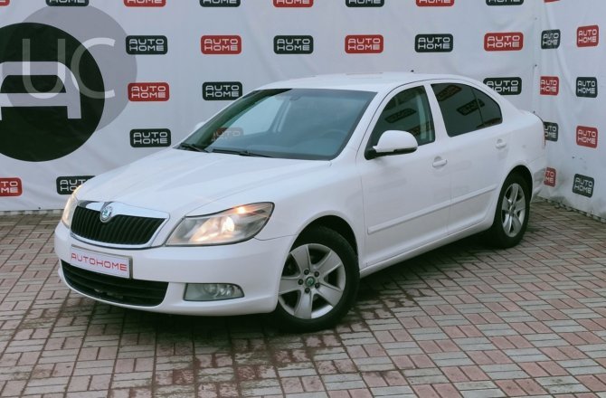 подержанный авто Skoda Octavia 2013 года