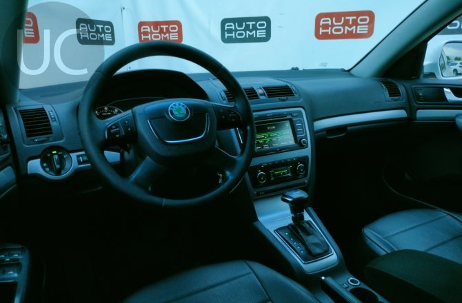 подержанный авто Skoda Octavia 2013 года