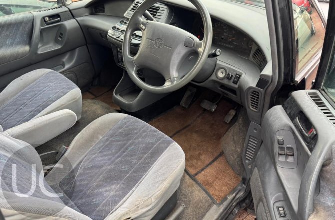 подержанный авто Toyota Estima 1997 года