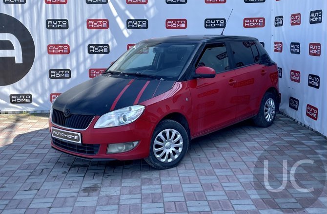 подержанный авто Skoda Fabia 2013 года
