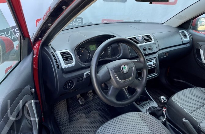 подержанный авто Skoda Fabia 2013 года