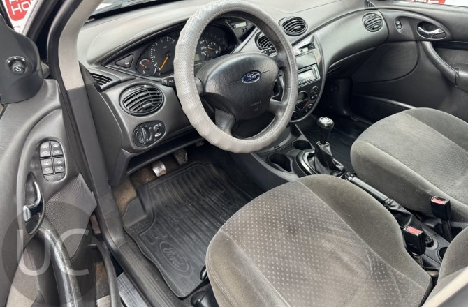 подержанный авто Ford Focus 2004 года