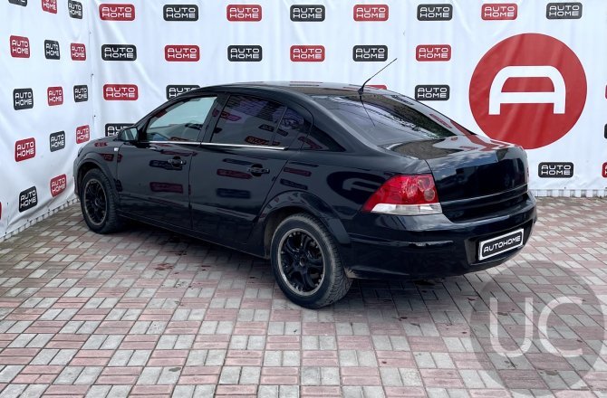 Opel Astra 2008 года за 330 000 рублей
