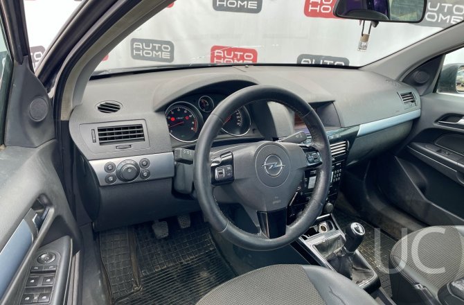подержанный авто Opel Astra 2008 года