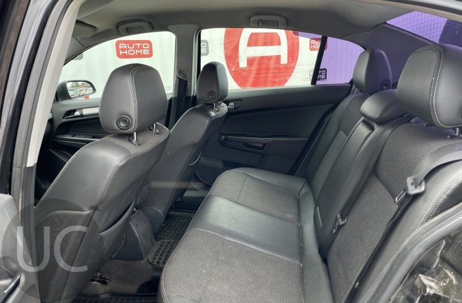 Opel Astra 2008 года за 330 000 рублей