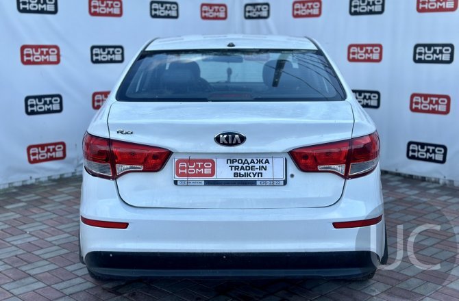 купить б/у автомобиль Kia Rio 2015 года