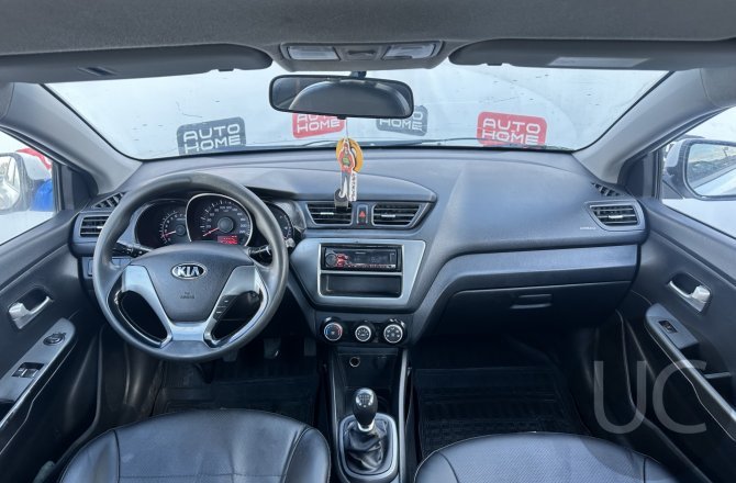 подержанный авто Kia Rio 2015 года