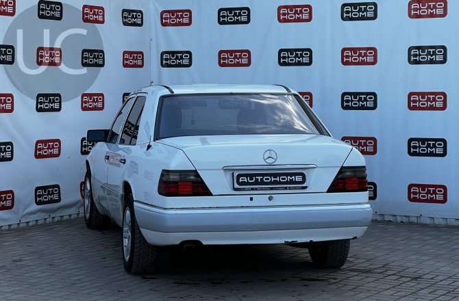 Mercedes-Benz E-Class 1995 года за 389 990 рублей