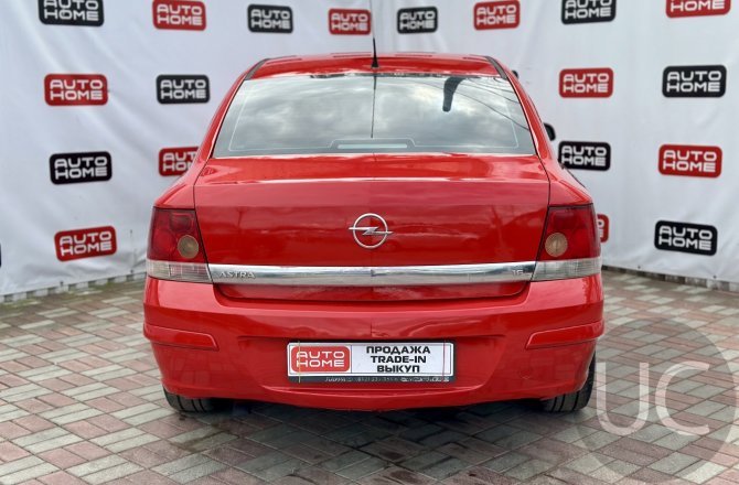 купить б/у автомобиль Opel Astra 2008 года