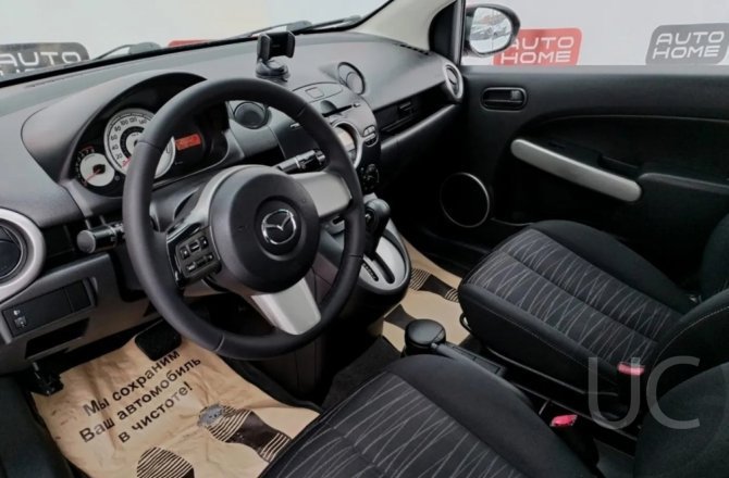 подержанный авто Mazda 2 2008 года