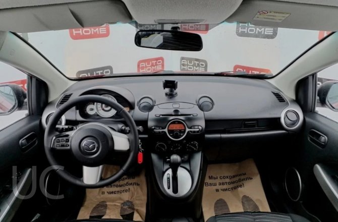 фотографии Mazda 2