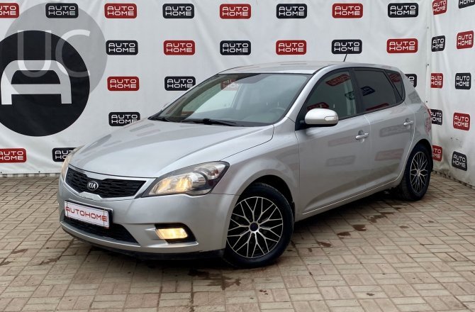 подержанный авто Kia Ceed 2012 года