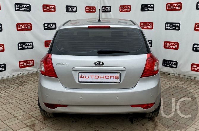 купить б/у автомобиль Kia Ceed 2012 года
