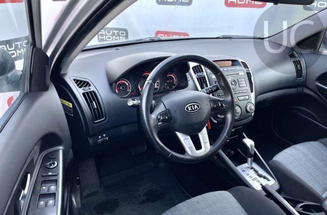 подержанный авто Kia Ceed 2012 года