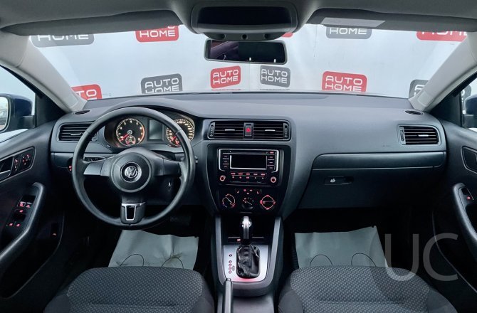 подержанный авто Volkswagen Jetta 2014 года