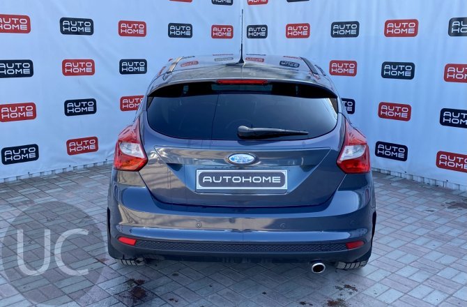 купить б/у автомобиль Ford Focus 2011 года