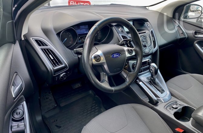 подержанный авто Ford Focus 2011 года